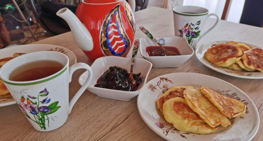 Вреднее алкоголя и сотни выкуренных сигарет: популярный среди россиян чай оказался смертельно опасным