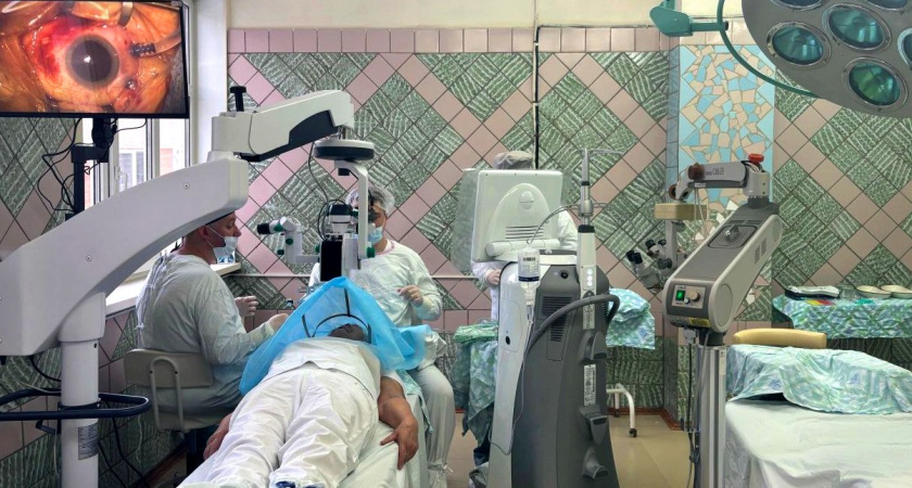 В Шарье успешно провели сложнейшую операцию на сетчатке глаза