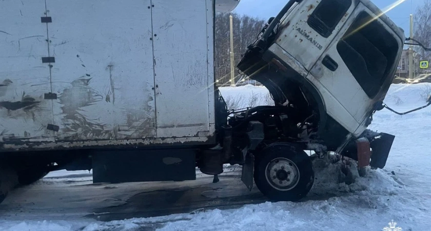 В Костроме на Октябрьской загорелась фура