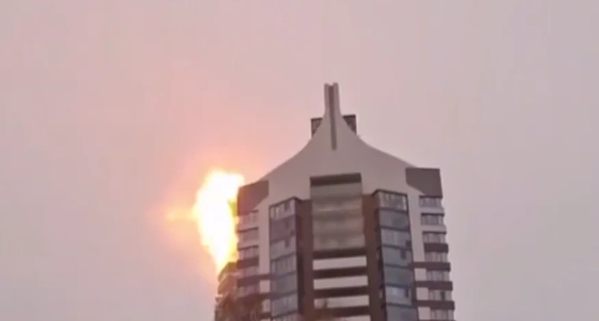 Восемь прилетов по Казани: жителей экстренно эвакуируют