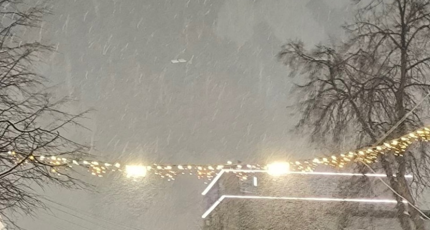 Дед Мороз и Снегурочка зажгут огни на костромских елках