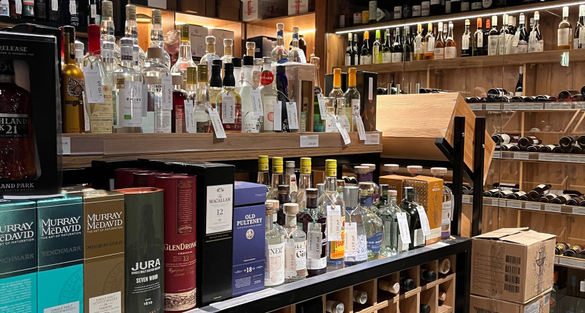 Не игристое, а какая-то непонятная брага с плесенью: в Роскачестве назвали 4 марки шампанского из черного списка