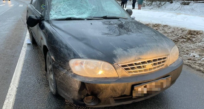 Потребовалась госпитализация: в Костроме водитель на иномарке сбил женщину с двумя малолетними детьми