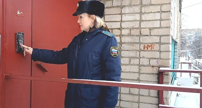 В Костроме приставы заставили мужчину убрать трубы в ветканале