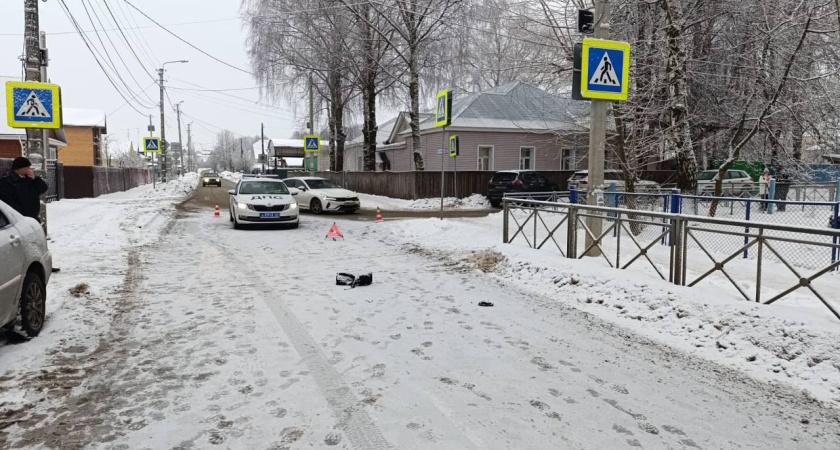 В Костроме 29-летний мужчина на "Опеле" наехал на 16-летнюю школьницу