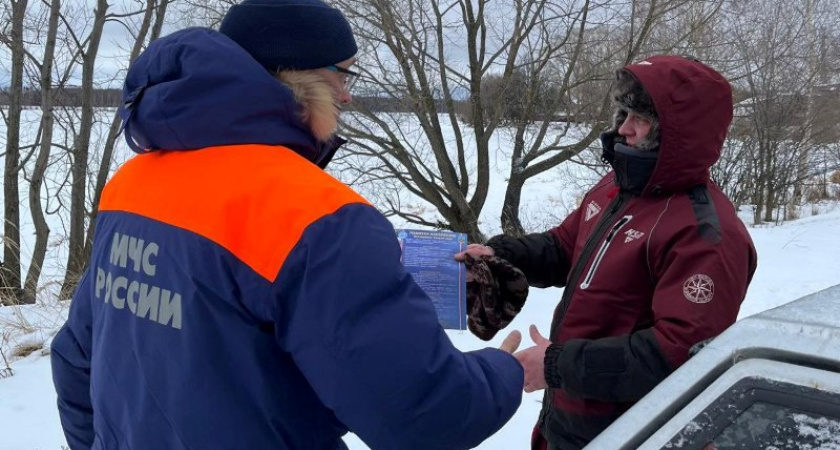 Спасатели в Костромской области проверили водоемы из-за тонкого льда
