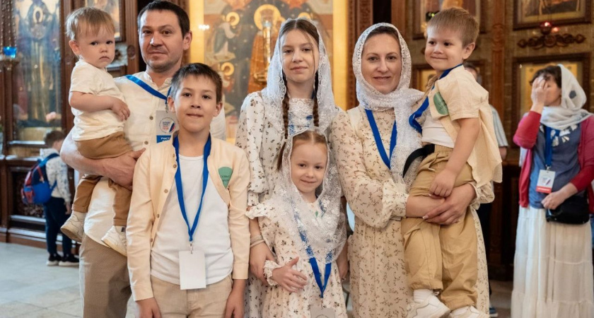 Указом Президента Владимира Путина многодетная костромская семья награждена медалью ордена "Родительская слава"