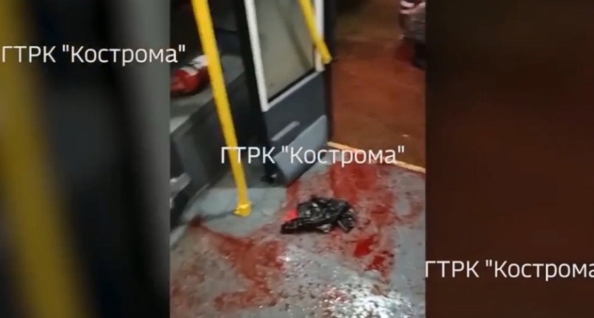 В Костроме пассажирка автобуса села на нож и едва не погибла