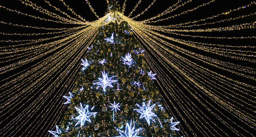 "Их ждет нескончаемая череда хороших новостей": Глоба назвала два знака, которые в 2025 устанут плакать от счастья