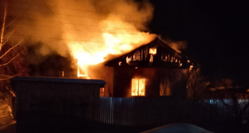 Две семьи из Костромской области за день лишись жилья из-за пожаров