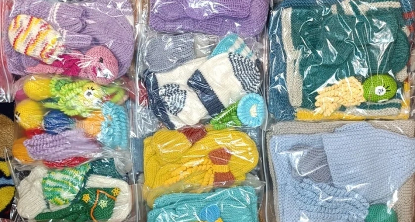 В Костромской областной больницы маленькие пациенты получили теплые подарки