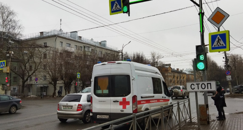 В Костромской области грузовик сбил 83-летнего мужчину: все произошло на тротуаре