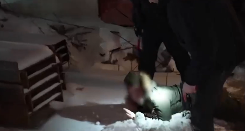 В России двух жителей обвинили в организации атаки на аэродром страны