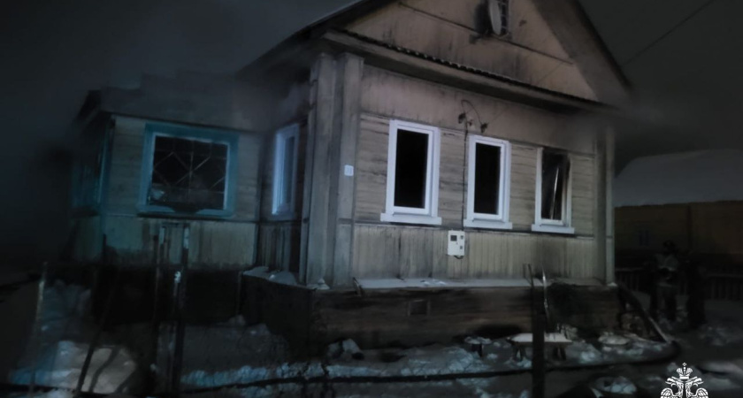 В пожаре в Галичском районе пострадали пенсионерка и несовершеннолетняя девочка