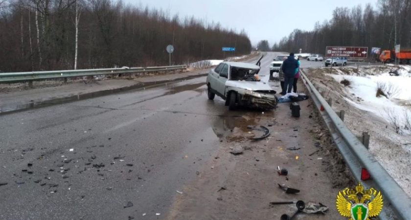 Водитель "десятки" уснул за рулем и врезался в иномарку в Костромской области
