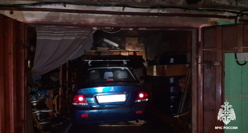 В Костроме вечером загорелся один из гаражных боксов