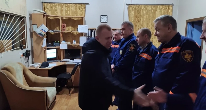 Костромские спасатели получили благодарность за спасение детей из горящего дома