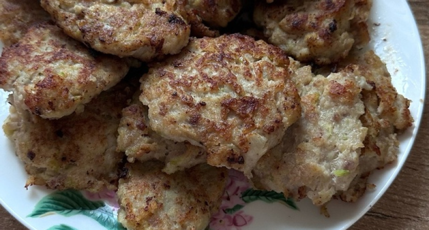 Одна чайная ложка в фарш – и котлеты получаются словно весеннее облачко: легкие и сочные