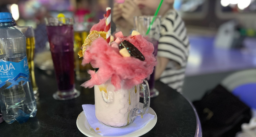 Готовится за 10 минут, а съедается за одну секунду: знаменитый десерт из печенья и сгущенки — вкуснее любого торта