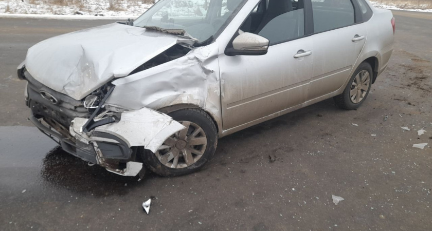 В Костромской области не поделили дорогу две автоледи: есть пострадавшие