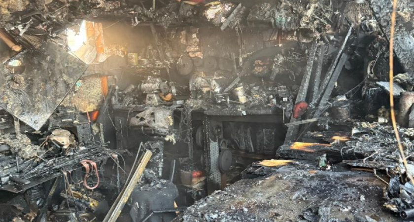 В Костроме из-за электропроводки полностью сгорела хозпостройка