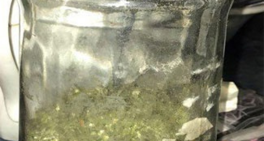 В Макарьеве в иномарке местного жителя полиция нашла банку с марихуаной