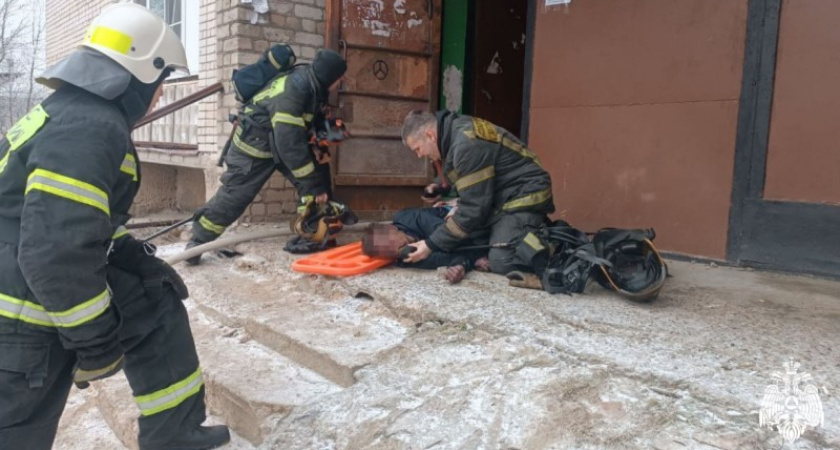 В Костроме загорелась квартира на улице Фестивальной: два человека оказались в больнице