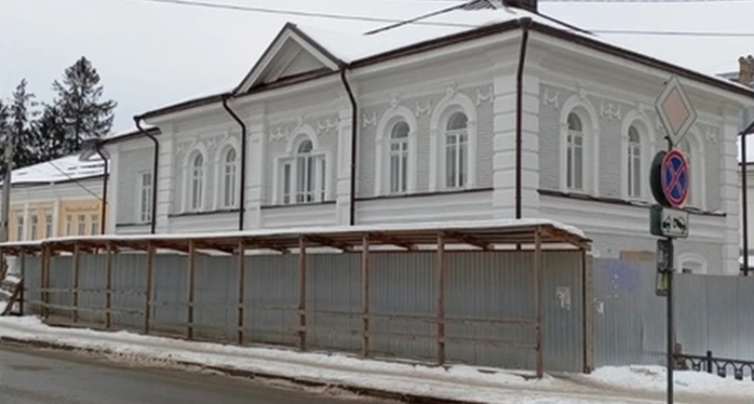 В Костроме завершена реставрация фасада одной из первых промышленных усадеб города на углу Лермонтова и Советской