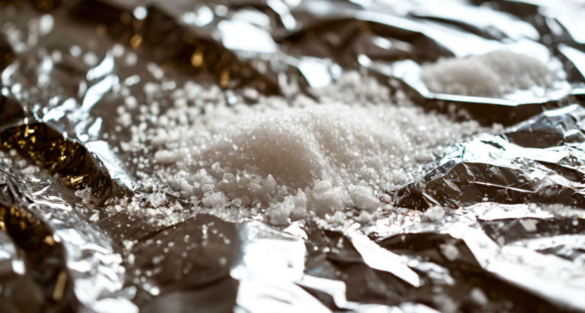 Хитрые хозяйки сыплют соль на фольгу и бед не знают: объясняем, зачем это нужно — 2 секрета