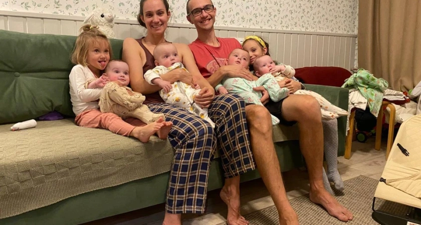 Знаменитым костромским четверняшкам сегодня исполнился один год