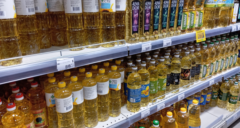 Это масло берите по 4 бутылки: в Роскачестве назвали лучшие бренды подсолнечного масла для блинов на Масленицу