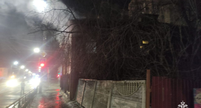 В Костроме ликвидирован пожар в расселенном доме: огонь охватил 40 квадратных метров