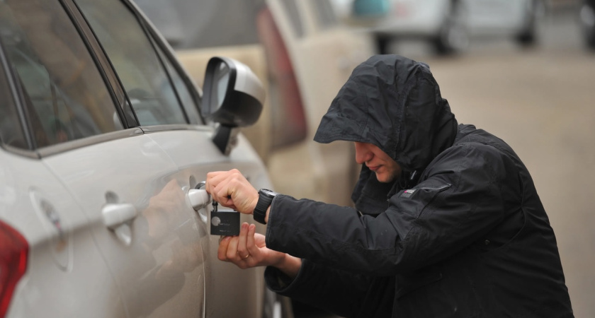 В Костроме пьяный подросток угнал машину у деда