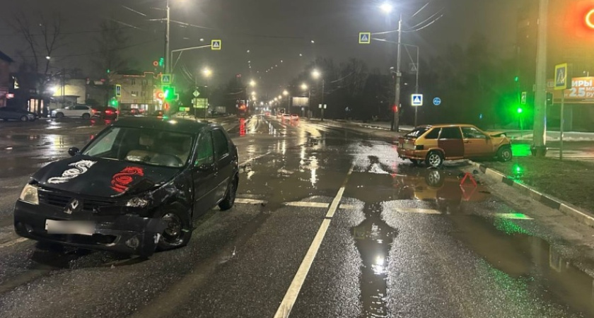 Четыре человека получили травмы в аварии на улице Юбилейной в Костроме