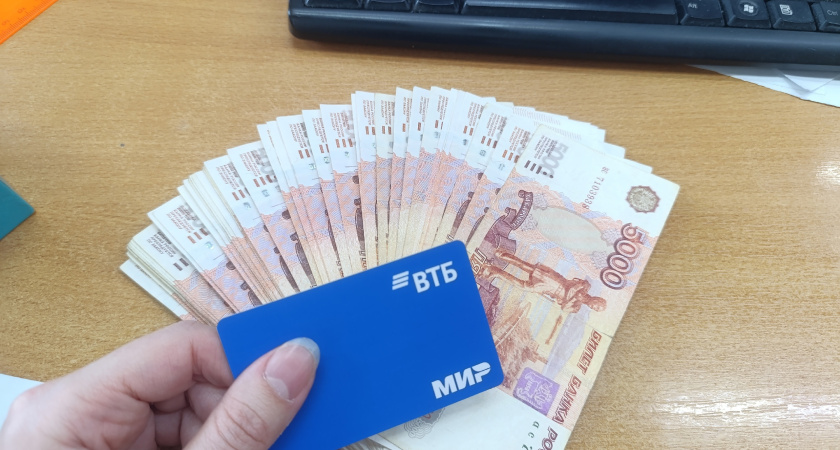 Россиянам начислят на карту по 12 000 рублей от СФР в марте. Названа точная дата прихода денег