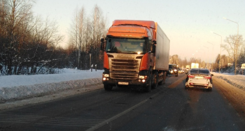 Больше 180 водителей фур в Костроме получили штрафы за нарушение правил стоянки