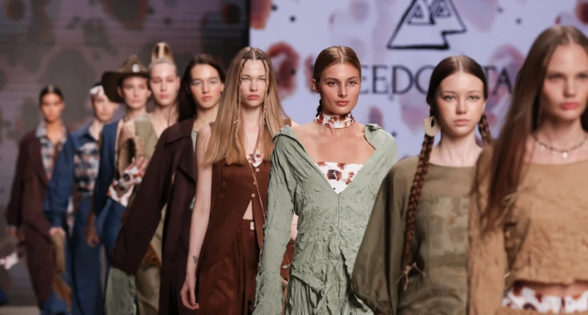 Костромской дизайнер показала коллекцию одежды в стиле 70-х на Московской неделе моды