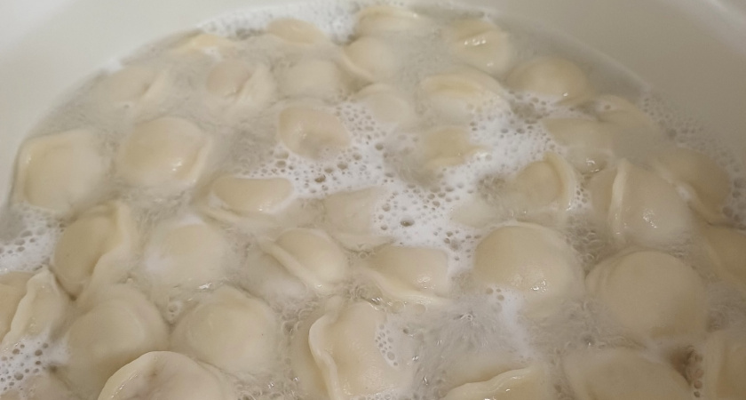 Вот почему нельзя бросать пельмени в кипяток: запомните это раз и навсегда