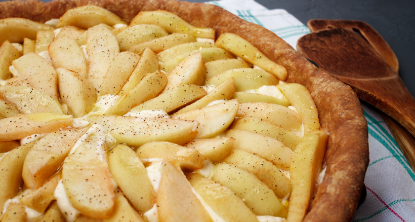 Замешиваем за 5 минут и подаем ароматный яблочный пирог: съедается до того, как успеет остыть — вкуснее шарлотки в разы