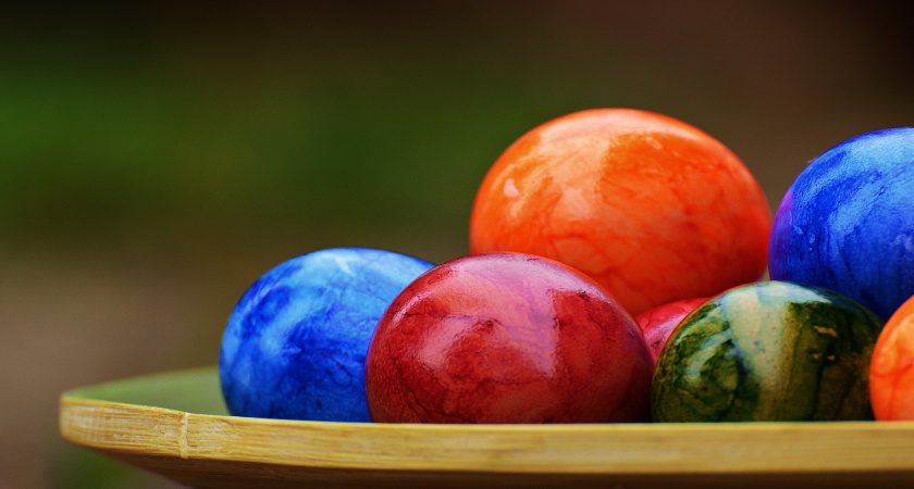 Ярче, чем от луковой шелухи: этот копеечный овощ окрасит яйца в золотой — пасхальные яйца произведут фурор