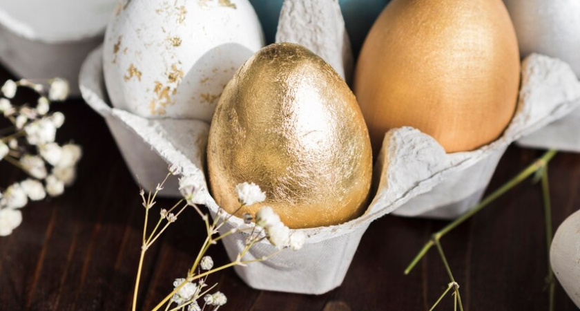Ярче, чем от луковой шелухи и куркумы: этот копеечный овощ окрасит яйца в золотой цвет — пасхальные яйца произведут фурор