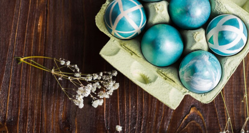 В детстве научилась красить яйца в любимый голубой цвет без химических красителей: теперь крашу только так