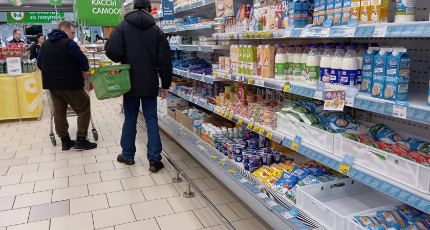 Подкрашенная мелом водичка: в Росконтроле назвали марки молока, которые лучше не брать даже по акции