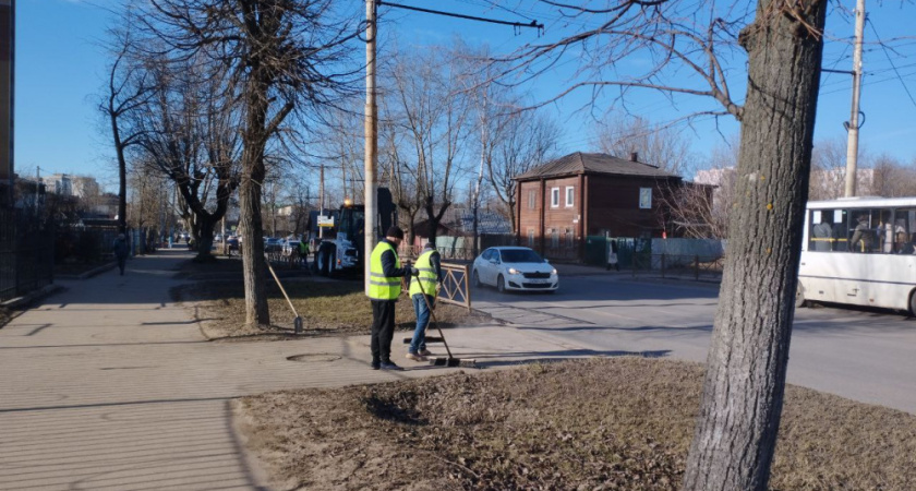 Весенний месячник: прошла уборка 10 городских улиц в Костроме
