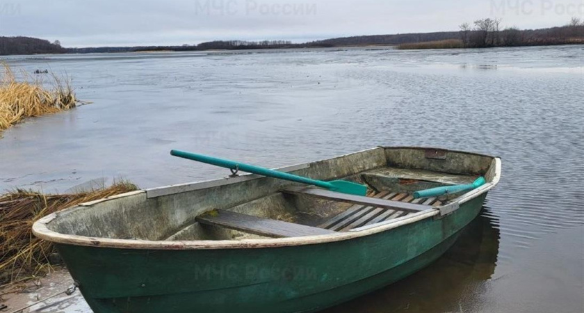 На костромском разливе у села Петрилово перевернулась лодка с людьми: есть погибший