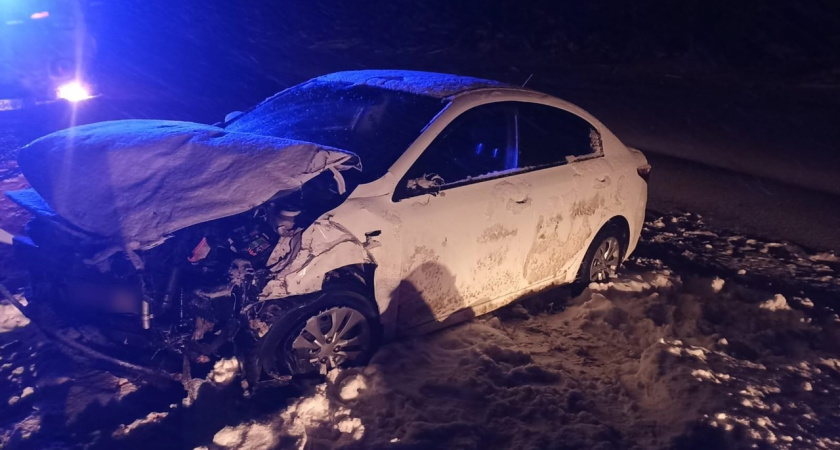 Жесткое ДТП на костромской трассе: при столкновении двух иномарок пострадали трое