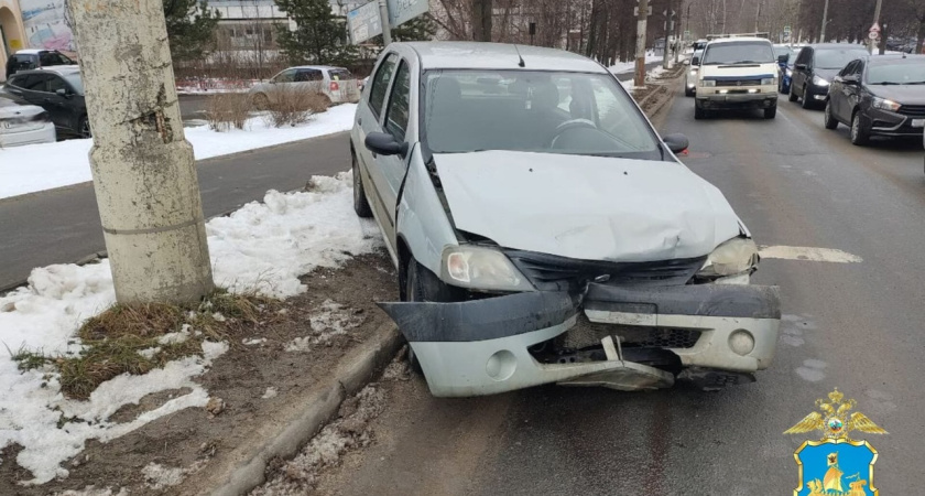 В Костроме водитель "Весты" не пропустил иномарку: пострадал ребенок