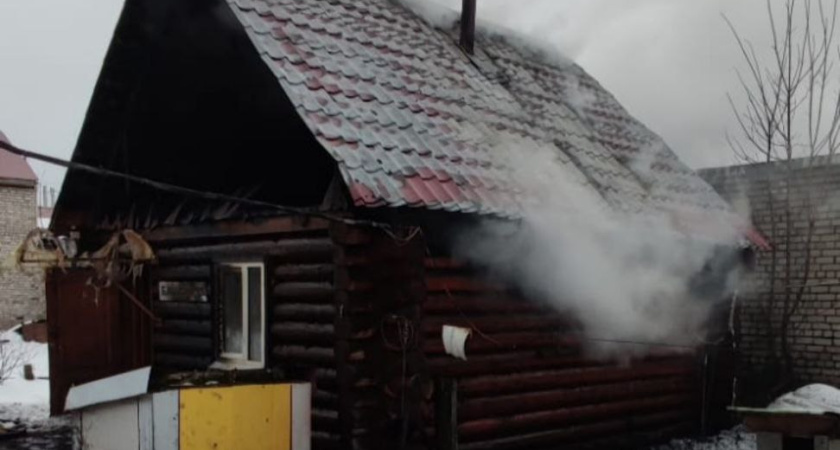 Один пожар за сутки: в Буе сгорела баня из-за нарушений при топке печи
