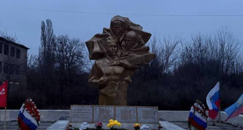 Костромские десантники из 331 полка восстановили памятник воинам в ЛНР