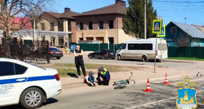 В Костроме автомобилистка сбила ребенка и врезалась в столб